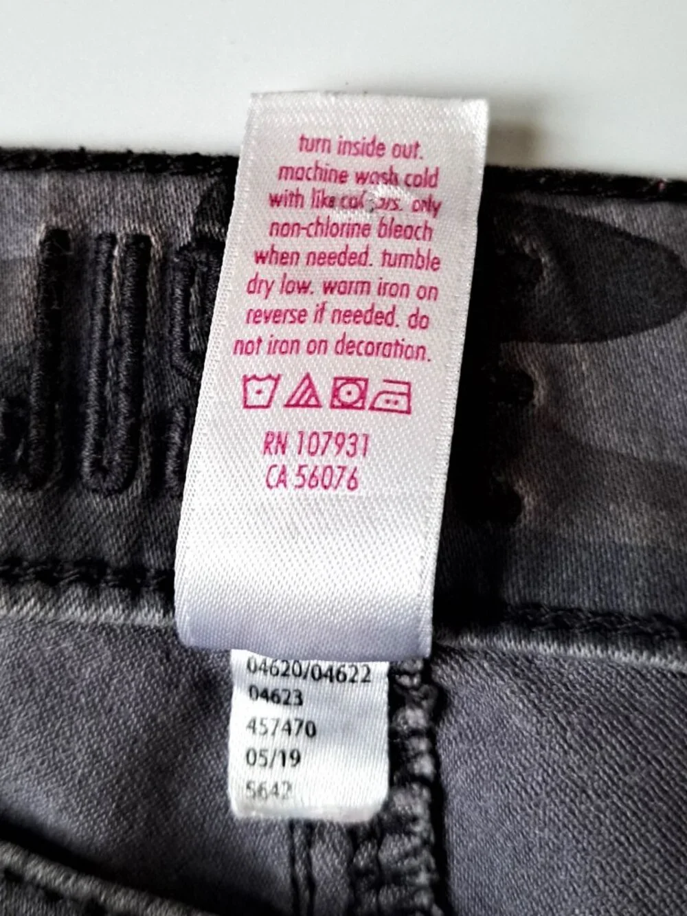 JUSTICE Girls size 18 plus Gray Cargo Camouflage Pants Stretch EUC